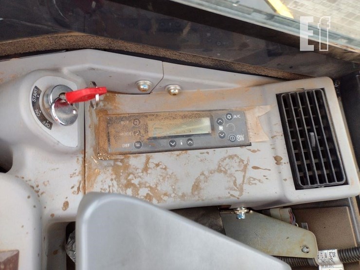 2023-deere-30g-image-9