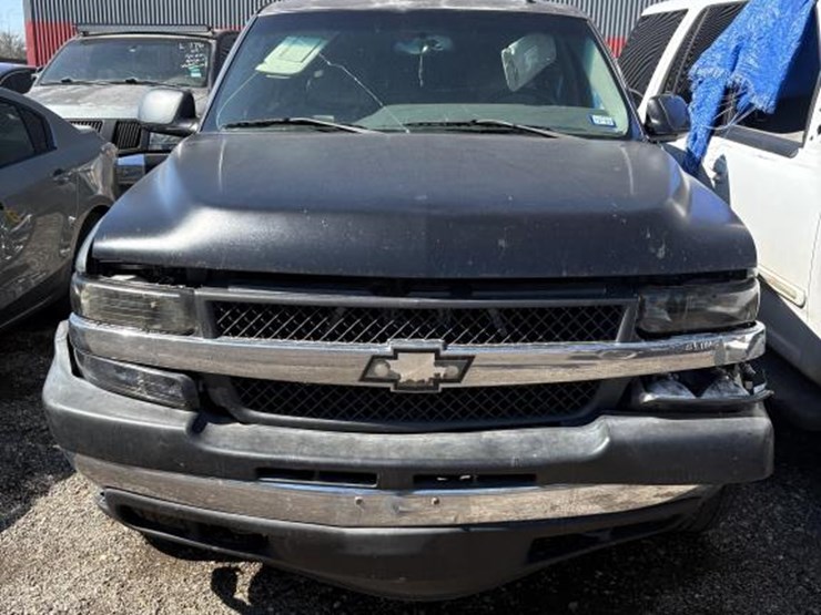 2002-chevrolet-tahoe-image-1