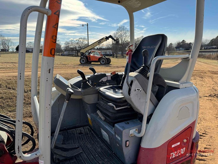 2019-takeuchi-tb230-image-18