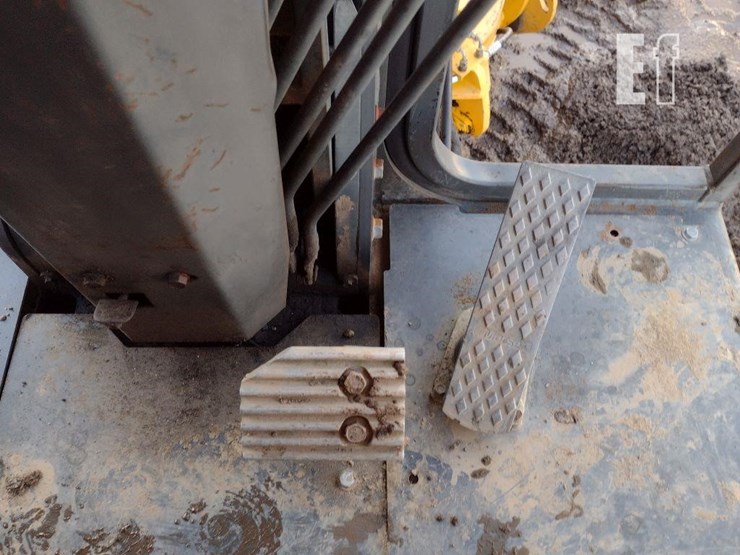 2004-volvo-g86-image-10