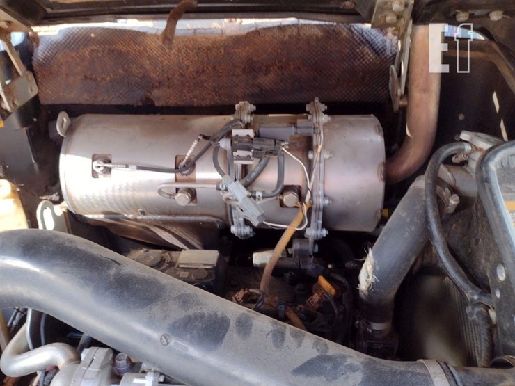 2021-deere-304l-image-28