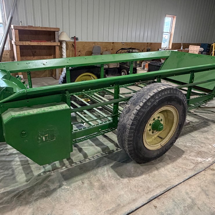 #1046 • John Deere Manure spreader