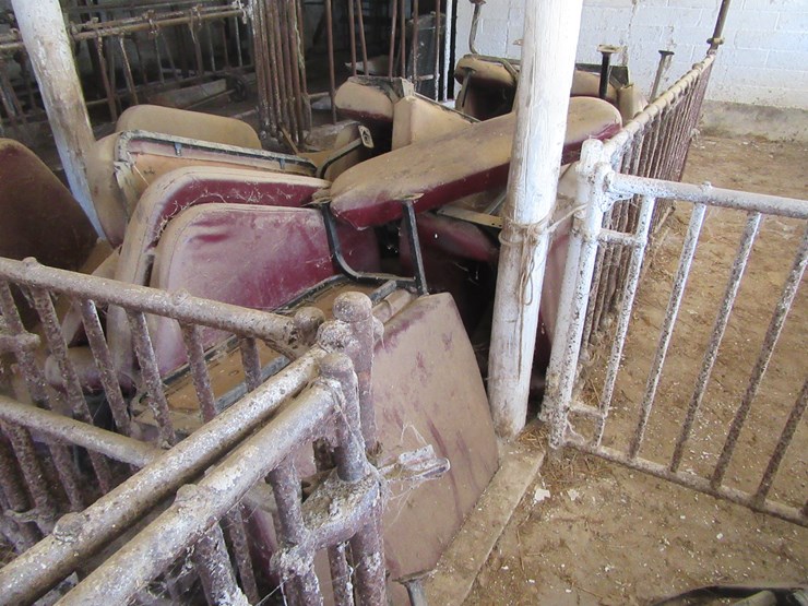 #8986-•-lot-of-bus-seats-image-4