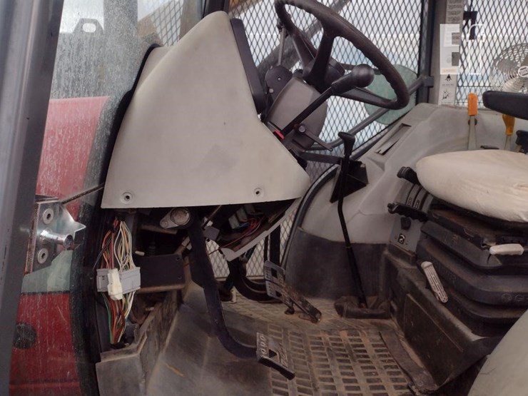 2002-massey-ferguson-4233-image-13