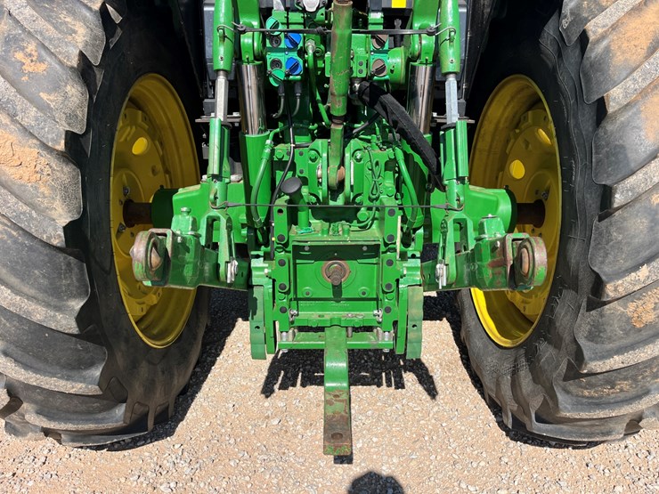 2018-john-deere-6155m-image-12