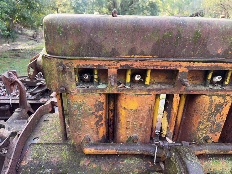 caterpillar-thirty-image-15