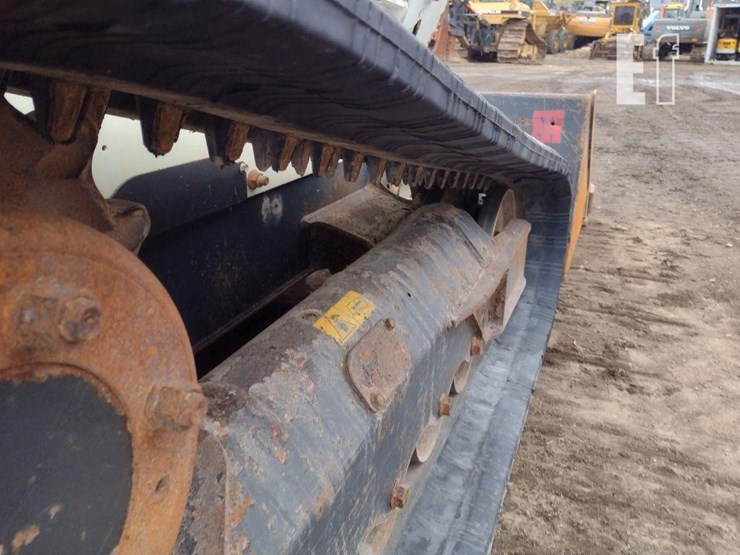 2017-bobcat-t740-image-32