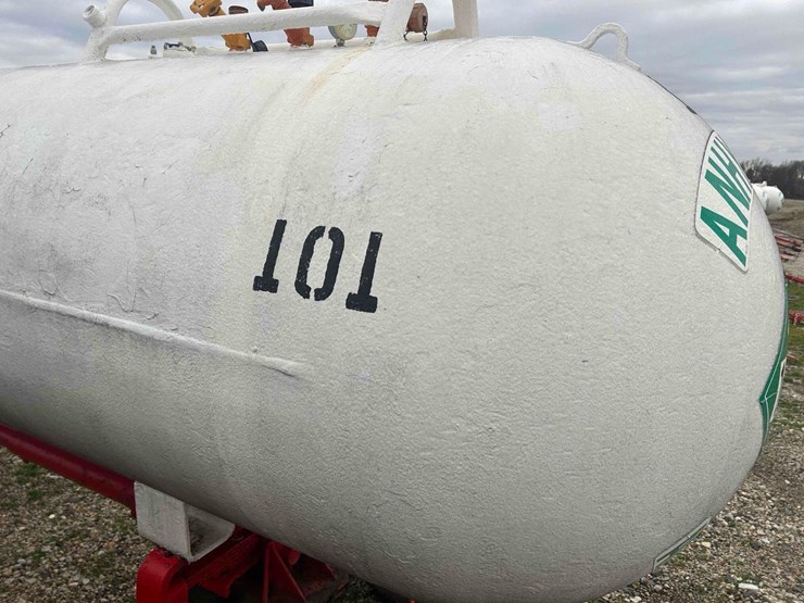 1000-gal.-nh3-tank-on-gear-#101-sells-offsite-image-4