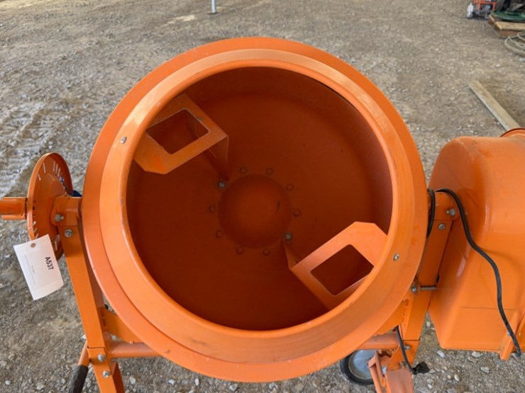 concrete-mixer-with-electric-motor-image-3