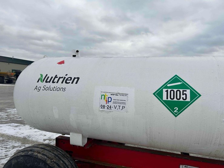 ag-systems-twin 1000-gal.-nh3-tanks-on-gear-#g5-image-11