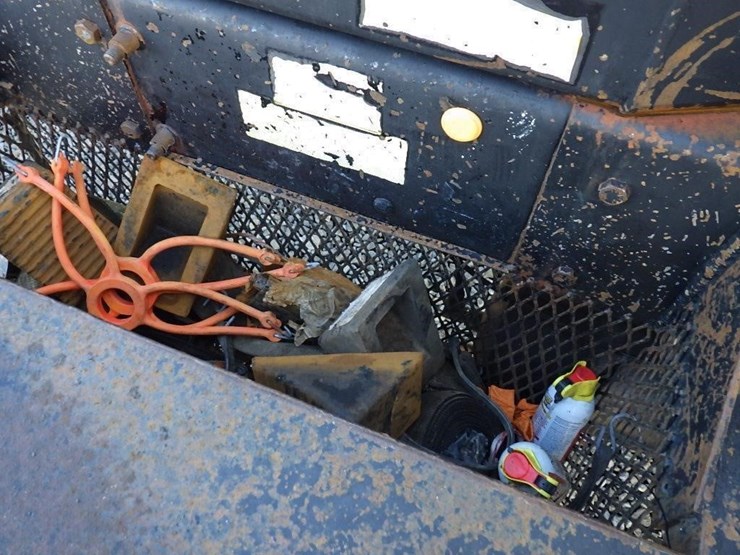 1999-freightliner-fl112-image-17