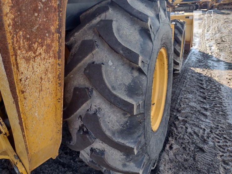 2018-deere-410l-image-25