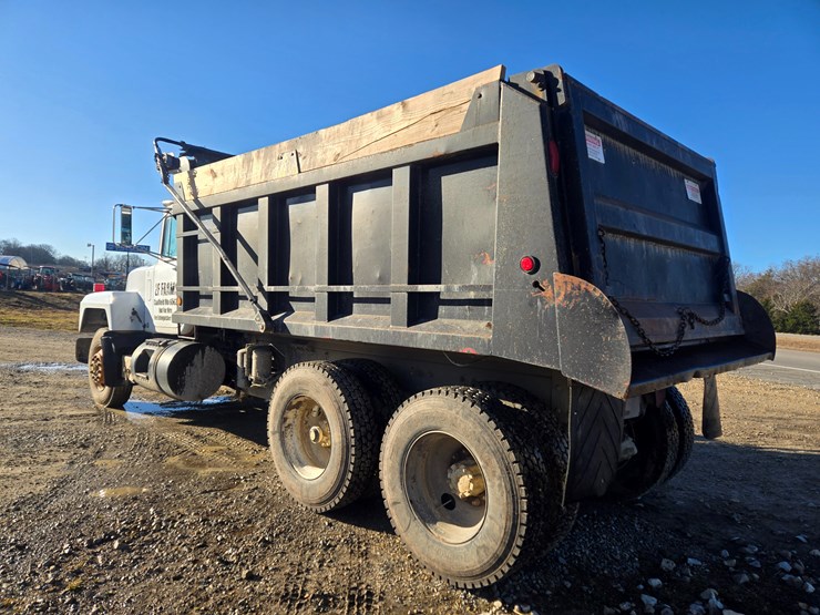 1999-mack-rd690s-image-13