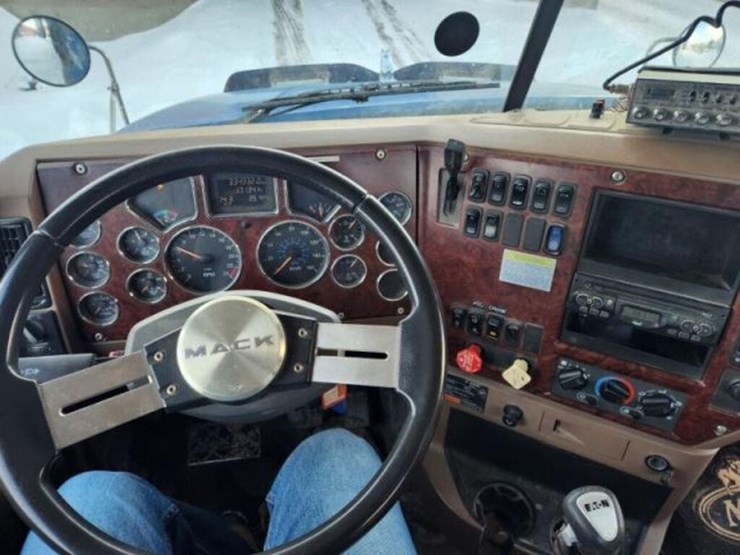 2007-mack-gu813-tri/a-boom/flatbed-truck-1m2ax16c9-image-6