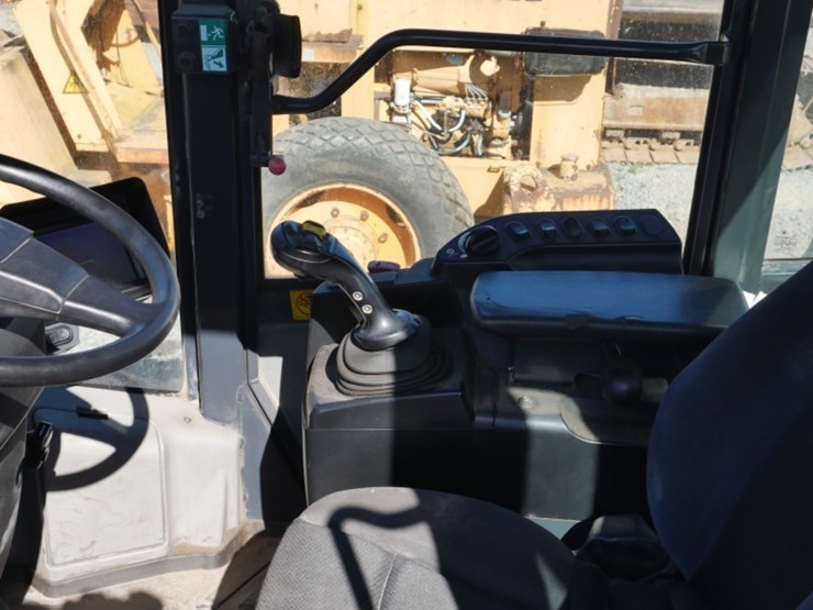 2018-komatsu-wa270-8-image-5