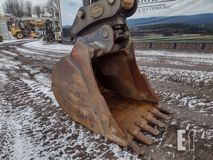 2022-case-cx250d-image-19