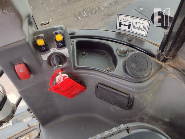 jcb-fastrac-4220-image-9