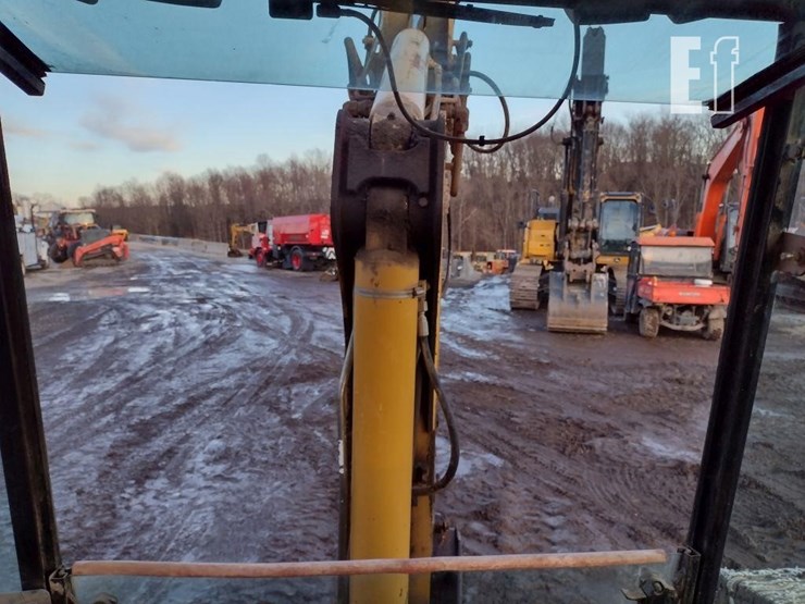 2005-caterpillar-420d-image-13