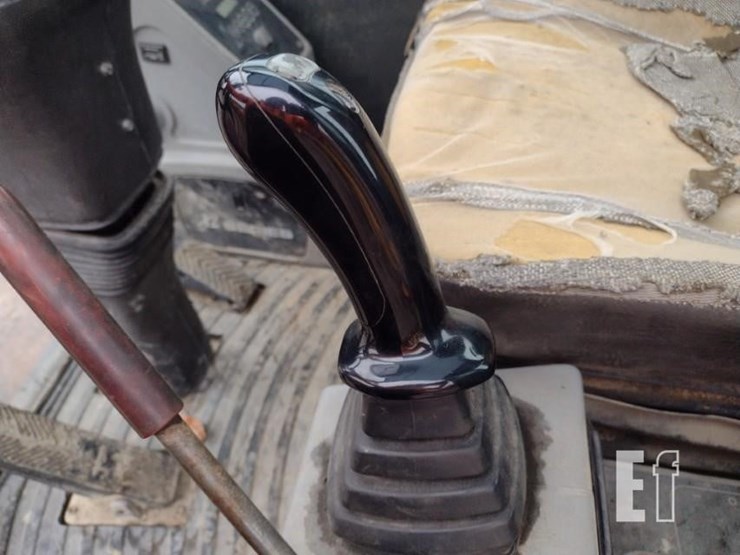 2005-gradall-xl3300-image-11