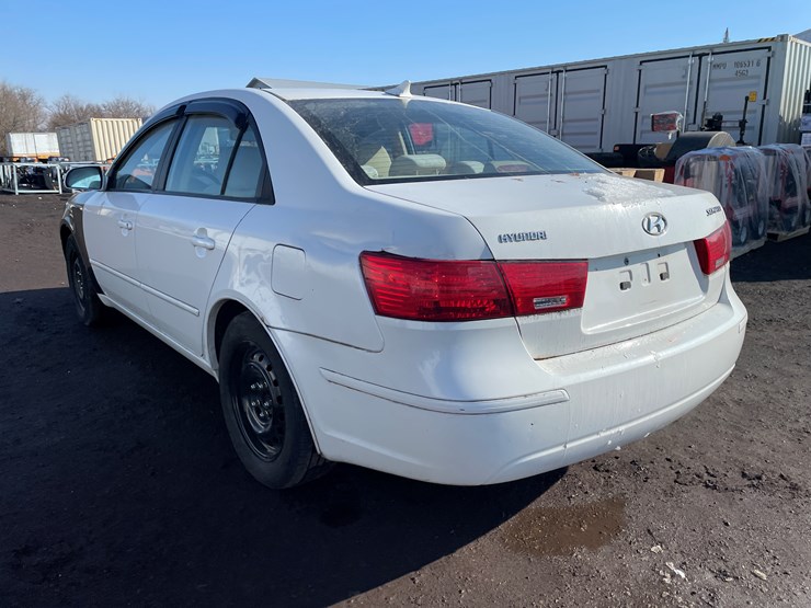 #2029-•-2010-hyundai-sonata-(with-wi-title)-image-5