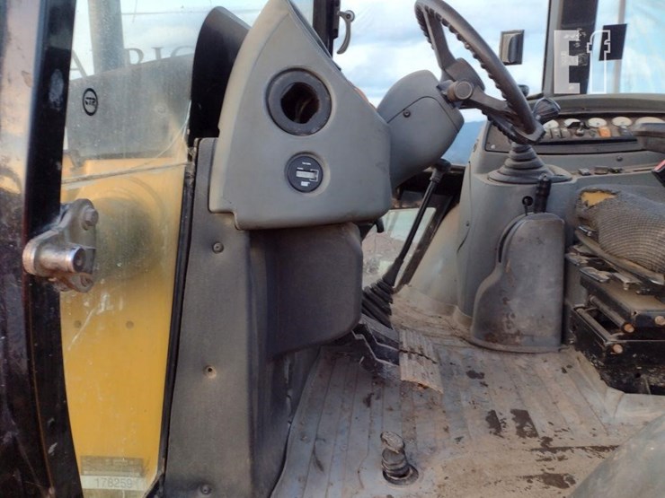 2005-caterpillar-420d-image-15