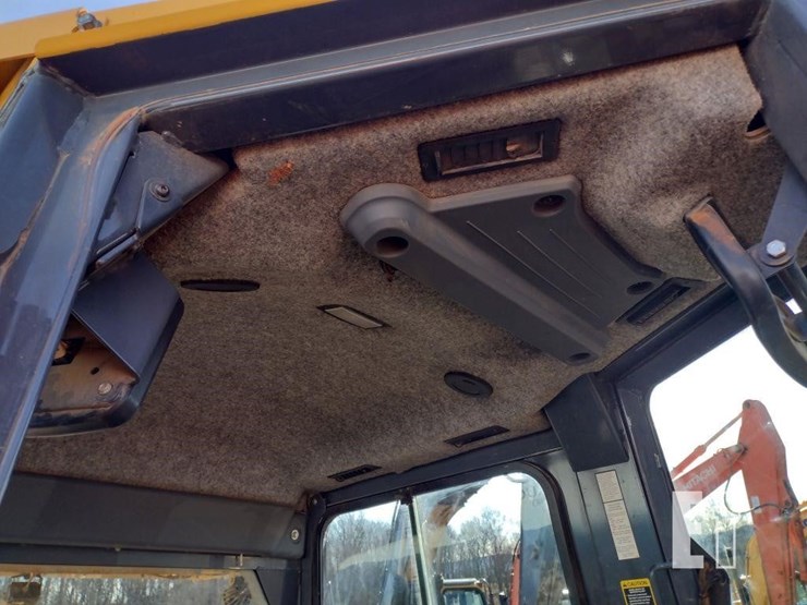 2021-deere-650k-lgp-image-18