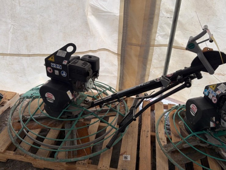 2023-whiteman-b46b90-4'-power-trowel-with-10hp-broggs-motor-image-4