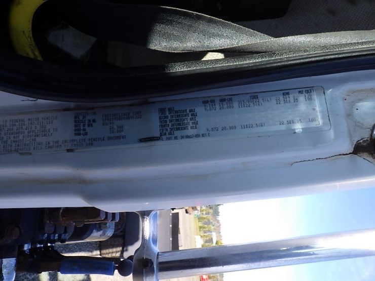 1999-freightliner-fl112-image-39