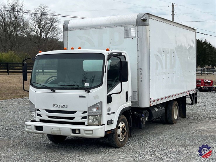 2019-isuzu-npr-image-12