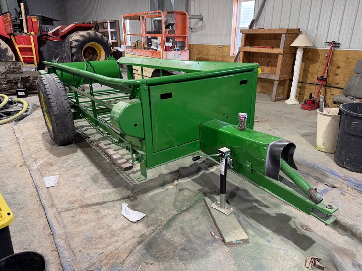 #1046-•-john-deere-manure-spreader-image-4