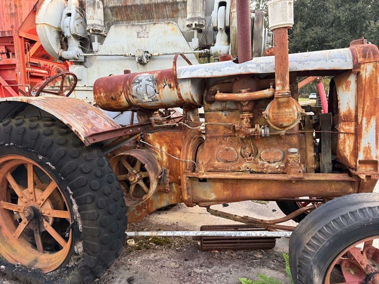 twin-city-21-32-tractor-image-4