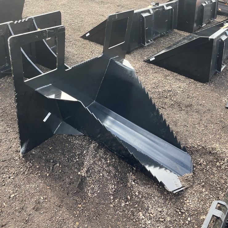 #2052 • 40" Skid Steer Spade Bucket