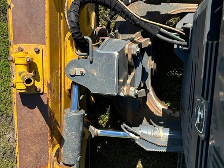 2015-deere-750k-lgp-image-14