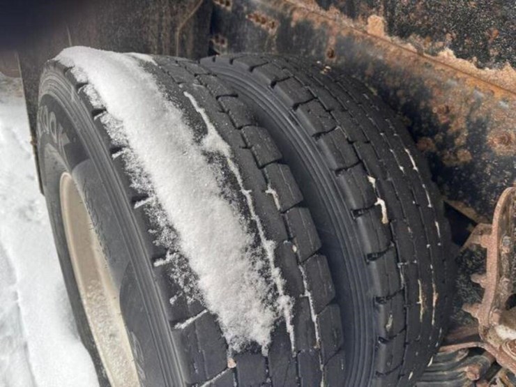 2018-freightliner-114sd-image-55