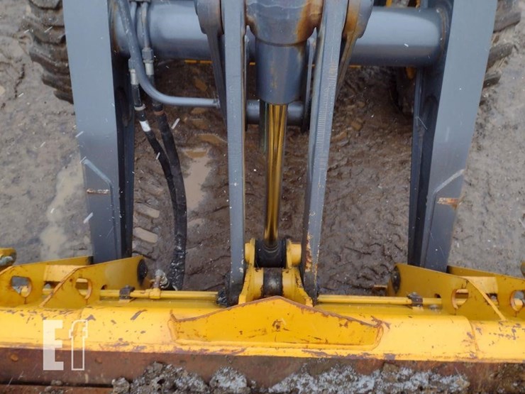 2010-deere-310j-image-13