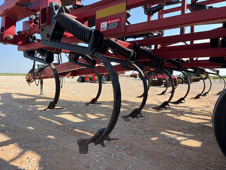 #t15435-•-2010-case-200-cultivator-image-18