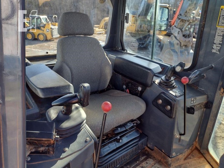 2021-deere-650k-lgp-image-16