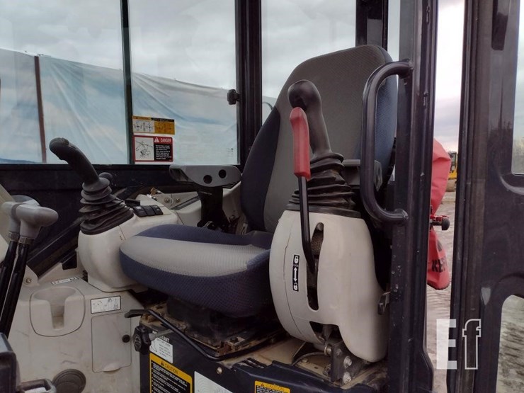 2014-hitachi-zx35u-image-13