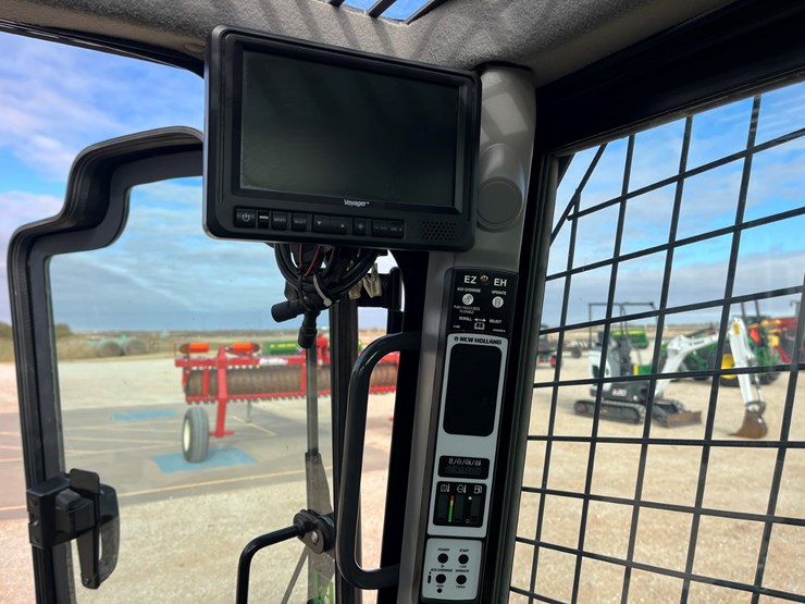 2016-new-holland-c232-image-18