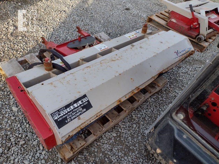 ventrac-3400l-lawn-mower-w/blade-&-broom-image-43