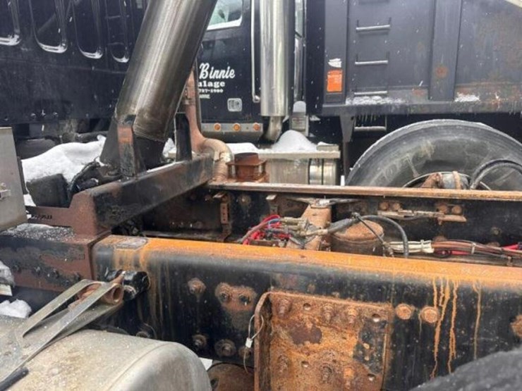 2018-freightliner-114sd-image-14