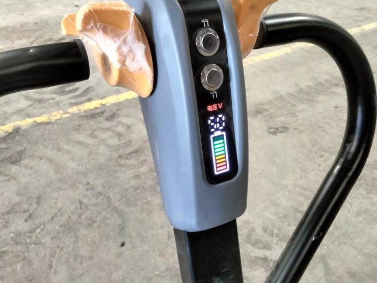 #153-•-motorized-pallet-jack-image-5