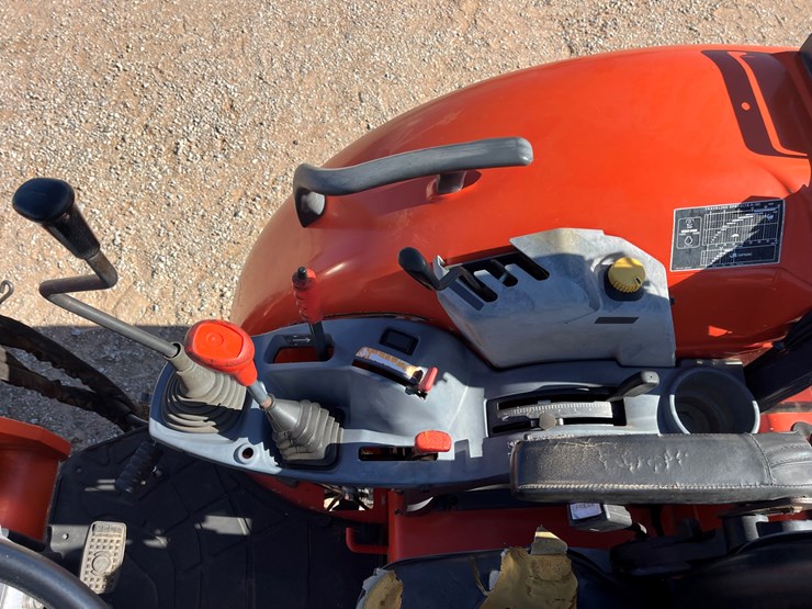 2017-kubota-m5091d-image-19