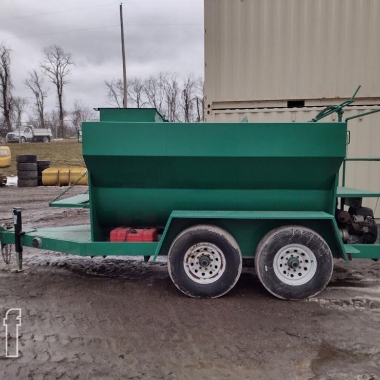 AQUA MULCHER 1000 GALLON HYDROSEEDER 4375