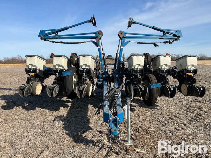 2010-kinze-3200-image-2