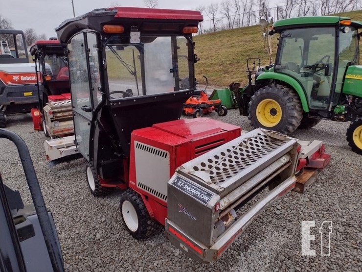 ventrac-3400l-lawn-mower-w/broom-image-33