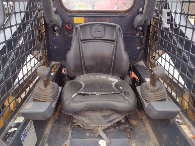 2019-deere-317g-image-11