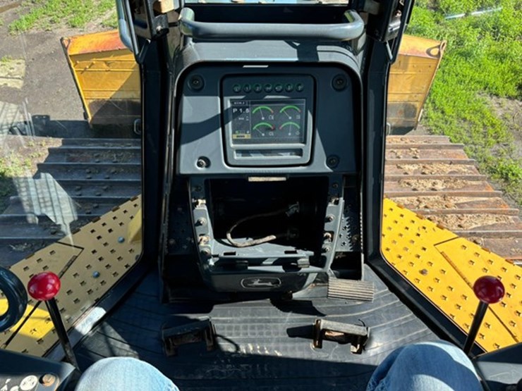 2015-deere-750k-lgp-image-24