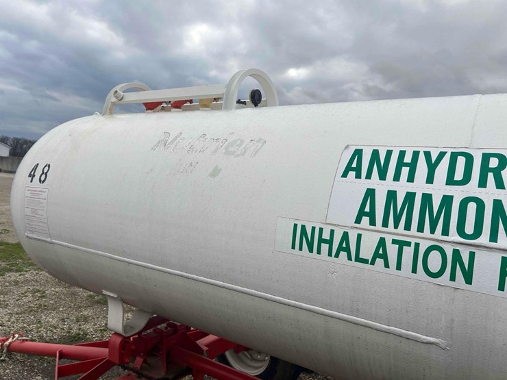 1000-gal.-nh3-tank-on-gear-#48-sells-offsite-image-12