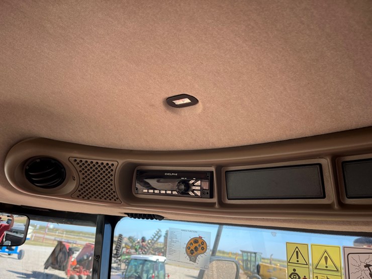 2020-case-ih-wd2104-image-33